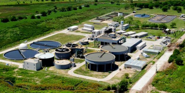 Eljaguel2 Vista aérea de una planta de tratamiento de agua de Aysa